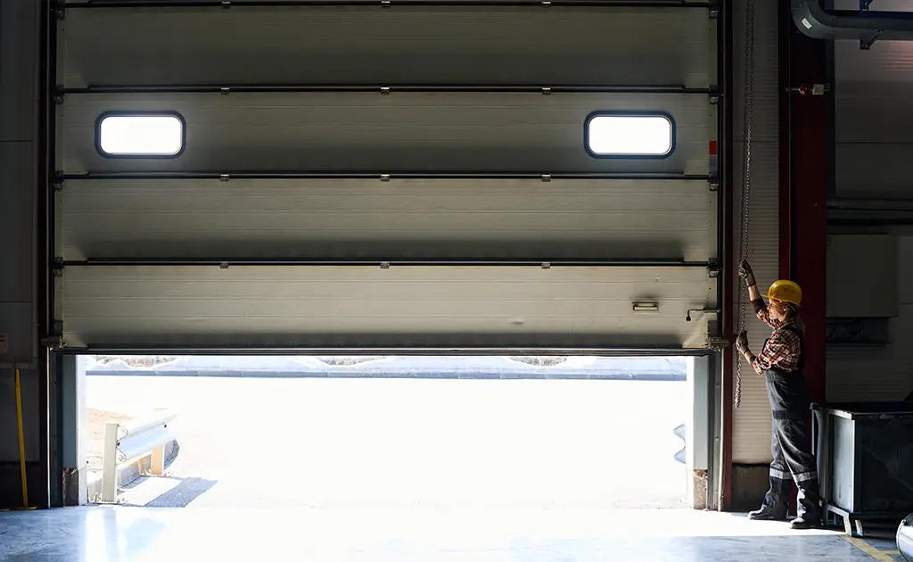 How to Manually Open or Close a Garage Door